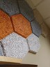 Akustické panely Baux Hexagon s lemující lištou